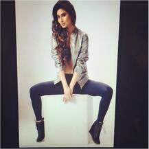  \'स्मार्ट लाइफ\' के लिए मौनी रॉय ने कराया फोटोशूट