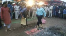 IN PICS: आखिर क्यों आग के दहकते अंगारों पर दौडीं SP नीथू कमल
