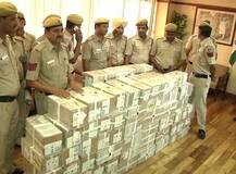 फिल्मी स्टाइल में उड़ाए लगभग 2,06,64,000 रुपए के 984 iPhone5s