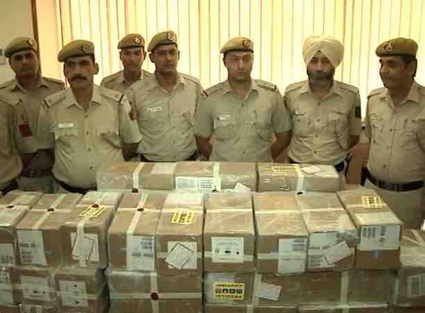 पुलिस ने ड्राइवर से मिली जानकारी के आधार पर उस रूट की पहचान की जहां से लुटेरे ट्रक लूटने के बाद भाग निकले थे.