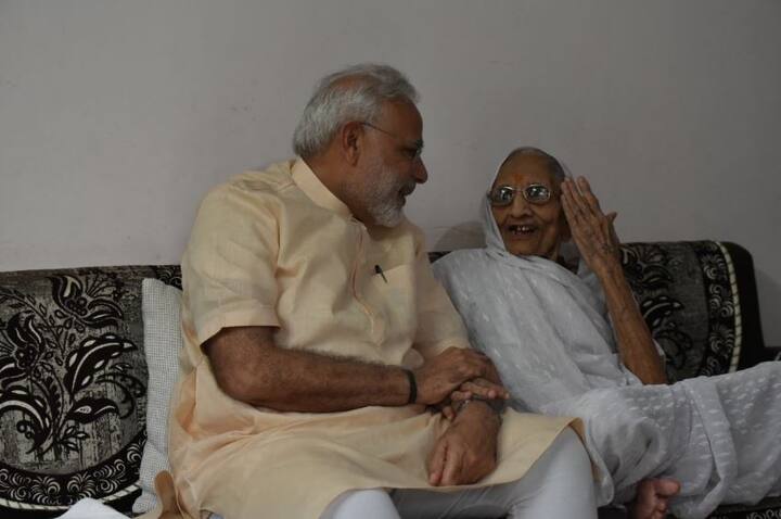 इसके साथ ही लिमखेड़ा में मोदी एक जनसभा को भी संबोधित करेंगे और इसके बाद नवसारी के लिए रवाना होंगे. नवसारी में मोदी विकलांग बच्चों के लिए आयोजित एक सामाजिक अधिकारिता शिविर (कार्यशाला) को संबोधित करेंगे.