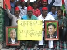 यूपी: इलाहाबाद में अखिलेश समर्थक बोले- \'चाचा को हटाओ, सपा को बचाओ\'