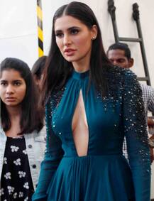 SHOCKING: नरगिस से कहा गया, \'यह फैमिली शो है, भड़काऊ ड्रेस मत पहनिए\'