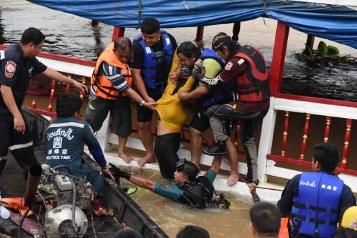 उन्होंने बताया, ‘‘14 लोग अब भी अस्पतालों में भर्ती हैं और लापता लोगों की तलाश के लिए बचाव अभियान आज फिर शुरू कर दिया गया है.’’ मरने वालों में किसी विदेशी नागरिक के होने की आशंका नहीं है.