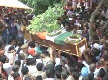 यूपी: जिस घर से निकलनी थी बहन की डोली, वहीं से निकली शहीद की अर्थी