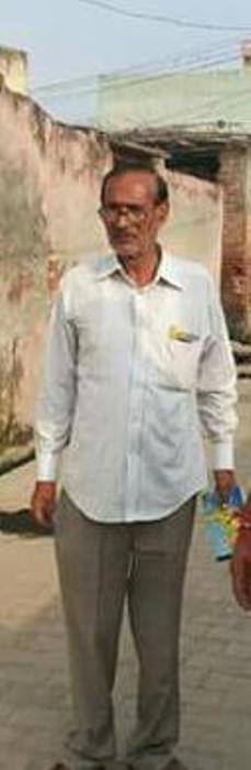 दरअसल आपको बता दें शामली के थाना कांधला क्षेत्र कैराना रोड पर स्थित एक मकान में मंगलवार की रात को नगर पालिका में तैनात क्लर्क शमीम बाबू की अज्ञात हमलावरो के द्वारा चाकुओं से गोद कर बड़ी ही बेरहमी से हत्या कर दी गयी थी.