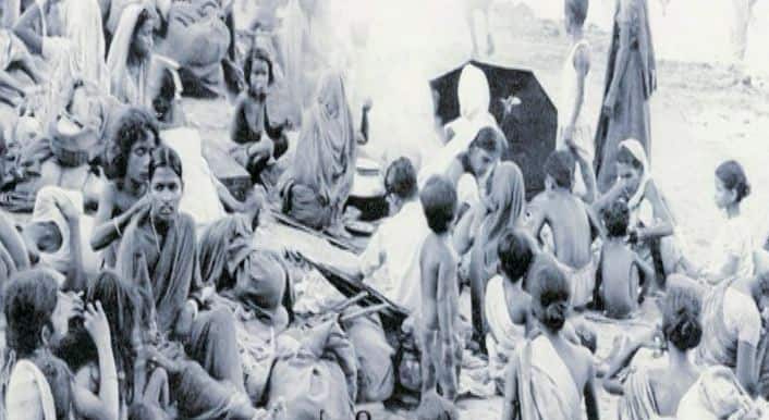 पाकिस्तान की सरकार और सेना पूर्वी पाकिस्तान में रहने वाले अपने ही देश के लोगों पर जुल्म कर रही थी, बेगुनाह लोगों की हत्या कर रही थी और ये सब सिर्फ इसलिए क्योंकि पूर्वी पाकिस्तान के लोग पाकिस्तान की सेना के जुल्म के खिलाफ आवाज उठा रहे थे. उनकी आवाज दबाने के लिए पाकिस्तान ने पूर्वी पाकिस्तान में नरसंहार शुरू कर दिया था. अपनी जान बचाने के लिए लोग वहां से भागने लगे - ये शरणार्थी पूर्वी पाकिस्तान की सीमा से लगे भारतीय राज्यों में पहुंच गए. पूर्वी पाकिस्तान के करीब 10 लाख लोग भारत में शरणार्थी बनकर आ गए. भारत की प्रधानमंत्री होने के नाते इंदिरा पर इस बात का दबाव बढ़ रहा था कि वो जल्द से जल्द इस मसले का हल निकालें और जरूरी कार्रवाई करें. इसीलिए इंदिरा ने एक तरफ भारतीय फौज को युद्ध की तैयारी करने का आदेश दे दिया और दूसरी तरफ अंतरराष्ट्रीय स्तर पर पाकिस्तान पर दबाव बनाने की कोशिश शुरू कर दी.