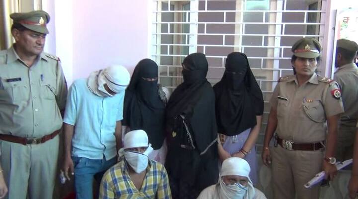  पुलिस की गिरफ्त में गाज़ियाबाद के कस्बा लोनी निवासी रियाजुदीन ने जब इस हत्या का राज़ खोला तो पुलिस भी हत्या का कारण सुन कर दंग रह गयी.   रियाजुदीन ने बताया कि उसका कांधला की रहने वाली आमना के साथ प्रेम-प्रसंग चल रहा था.