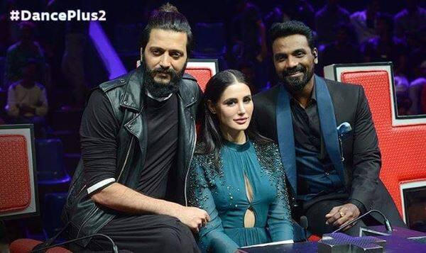 यह है वह तस्वीर जिसे नरगिस ने शो में जाने से पहले अपने इंस्टा अकाउंट पर शेयर किया था. रवि जादव द्वारा निर्देशित यह फिल्म मुंबई की गलियों में बजने वाली बैंजो और अन्य वाद्य यंत्र पर आधारित है. एक बैंजो प्लेयर संगीत की दुनिया में अपनी प्रतिभा से कैसे अपना नाम बनाता है, यह इसकी कहानी है. इस दौरान वह नरगिस के किरदार से मिलता है, जो लंदन में डीजे है. आपको बता दें कि बैंजो की रिलीज़ डेट 23 सितंबर है. आप इस तस्वीर में देख सकते हैं कि शो से पहले और शो के दौरान नरगिस के ड्रेस में कैसे बदलाव किया गया है.