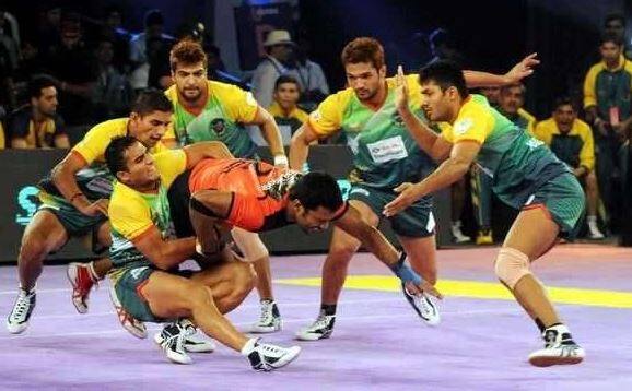 2014 के प्रो कबड्डी लीग में शिवसेना की धमकी के बाद पाकिस्तान के तीन खिलाड़ियों को नहीं खिलाया गया था.