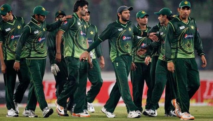  1999 में पाकिस्तान के भारतीय दौरे को लेकर शिवसेना ने बहुत जबरदस्त विरोध जताया था. शिवसेना का ये विरोध इतना ज्यादा बढ़ गया था कि शिवसेना ने दिल्ली के फिरोजशाह कोटला स्टेडियम की पिच तक खोद दी थी. 