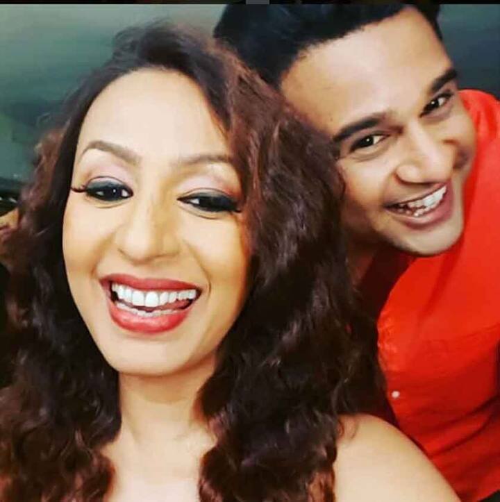 इस फोटोशूट के दौरान उनके हसबैंड कृष्णा अभिषेक भी मौजदू थे. अपनी पत्नी के इस सेक्सी लुक को देखकर वो खुद को रोक नहीं पाए और कहा, 'कश्मीरा हमेशा से ही बोल्ड और बिंदास रही है और मुझे यही पसंद है. वो एक ईमानदार महिला है और जिस तरह वो खुद को रखती है वो मुझे पसंद है. इस फिल्म के लिए उसने काफी मेहनत की है और मेरी शुभकामनाएं उसके साथ हैं.'