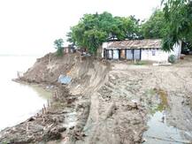 अपना अस्तित्व बचाने के लिए आज भी लड़ रहा है  शहीदों का गांव शेरपुर 