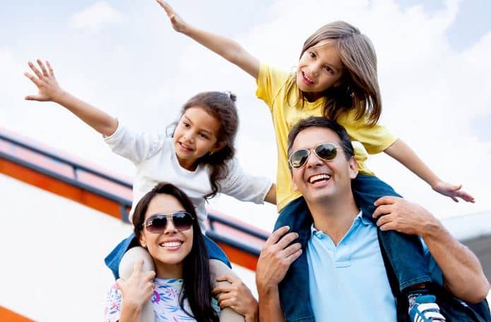 Lifestyle बच्चों के साथ ट्रैवल कर रहे हैं तो जरा इन बातों पर खास ध्‍यान दें..