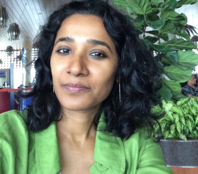 उन्होंने कहा कि शुरू में मैं इसका हिस्सा बने रहना चाहती थी लेकिन जब पानी सिर से उपर हो गया तो उसे बर्दाश्त नहीं हुआ. उन्होंने कहा कि वह सोच भी नहीं सकती थी कि एक इतने बड़े शो में उसके साथ ऐसा होगा.