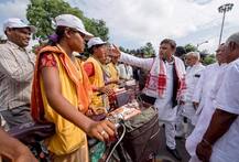 यूपी: \'शांति सद्भावना साइकिल यात्रा\' को CM अखिलेश यादव ने किया रवाना