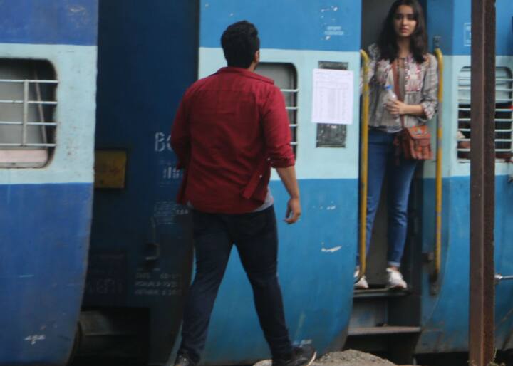 यह पहली बार नहीं है जब अर्जुन उपन्यास पर आधारित फिल्म का हिस्सा बनने जा रहे हैं. इससे पहले भी वह ‘2 स्टेट्स’ में काम कर चुके हैं. यह फिल्म भी चेतन भगत के ‘2 स्टेट्स : द स्टोरी ऑफ माय मैरिज’ उपन्यास पर आधारित थी.