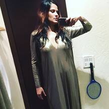 सोना मोहपात्रा की इस तस्वीर पर आए कमेंट्स पढ़कर आपकी हंसी नहीं रुकेगी!