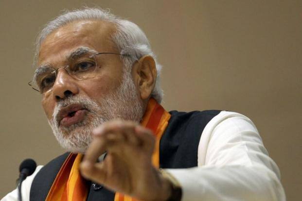 पड़ोसी देश के हुक्मरान आतंकियों के लिखे को पढ़कर कश्मीर का गीत गा रहे हैं.