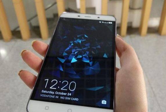 10,999 की कीमत वाला CoolPad नोट 5 शानदार स्मार्टफोन है. इस फोन में 4 GB रैम दी गई है. क्वालकॉम स्नैपड्रेगन 617 प्रोसेसर वाले इस फोन में 4010 mAh की बैटरी है. 