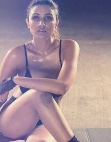 IN PICS: ... तो इस तरह खुद को फिट रखती है परिणीती चोपड़ा