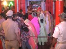 इलाहाबाद: अष्टमी और नवमी पर दुर्गा पूजा पण्डालों में उमड़ी श्रद्धालुओं भीड़