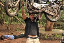 बाइक के बाद अब कार उठाते दिखेंगे जॉन अब्राहम