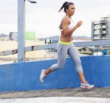 प्रेग्नेंसी और प्रग्नेंसी के बाद ऐसा फोटोशूट यकीनन आपने नहीं देखा होगा! 