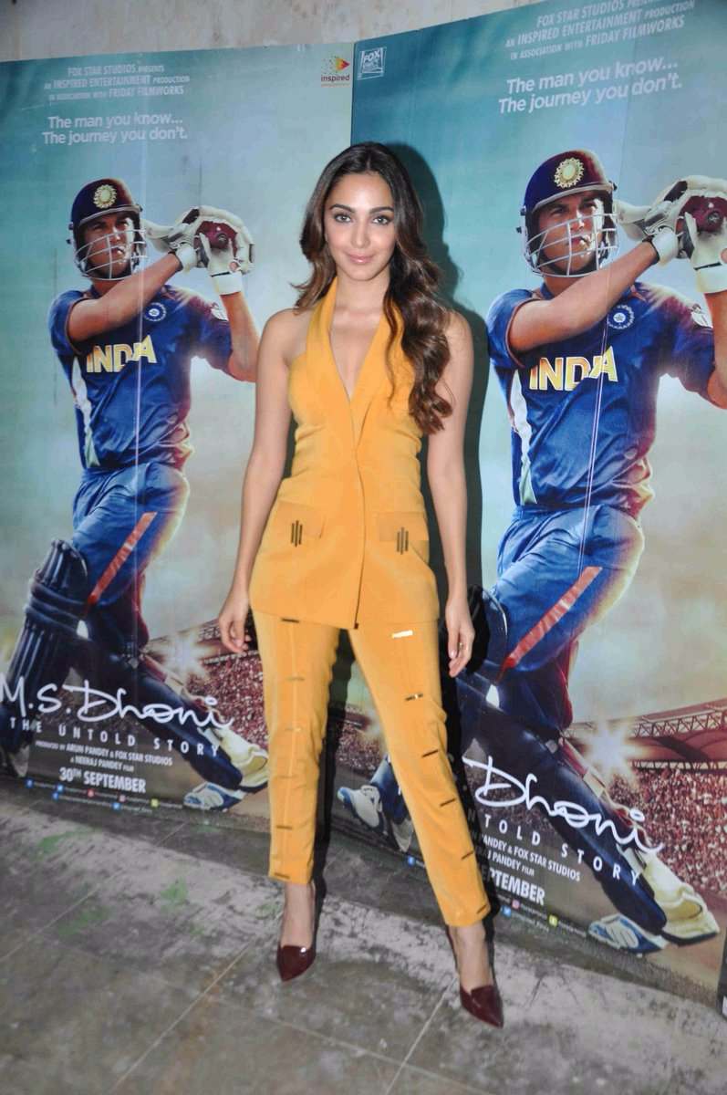 सोनम, दीपिका, प्रियंका के बाद कियारा भी बनी ब्लेज़र ट्रेंड का हिस्सा