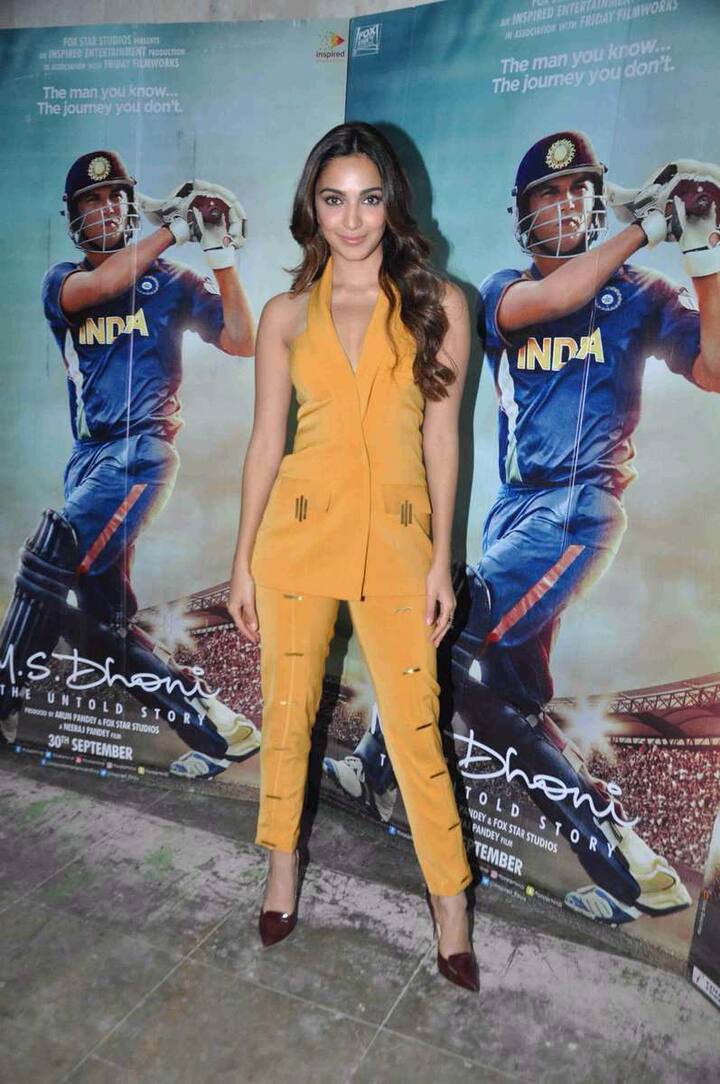 अब कियारा आडवाणी ने भी इसी लेटेस्ट ट्रेंड को फॉलो किया है. देखें तस्वीरें