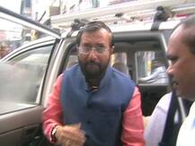 वाराणसी: केंद्रीय मंत्री प्रकाश जावड़ेकर ने किया श्री काशी विश्वनाथ का दर्शन