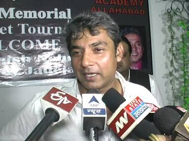 भारतीय क्रिकेट टीम के पूर्व स्टार खिलाड़ी अजय जडेजा ने हाल ही में जावेद मियांदाद के भारत को डरी हुई कौम वाले बयान पर करारा जवाब दिया. बनारस में एक निजी स्कूल के कार्यक्रम में पहुंचे अजय जडेजा ने इस मुद्दे को लेकर बात की.