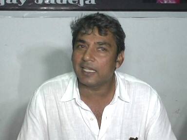 जड़ेजा ने कहा अगर भारत के पत्रकार को पाकिस्तान वाले सिर्फ इसलिए आने से रोक दे कि भारत अच्छा देश नहीं है तो ये गलत है. मैं तो ये मानता हूं कि ये अपना पर्सनल व्यू है क्योंकि अगर अमेरिका से कोई विवाद होता तो क्या वहां का खाना बंद कर देंगे क्या?