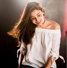 आखिर सफेद ड्रेसेज पहनने से क्यों डरती है अनुष्का! 