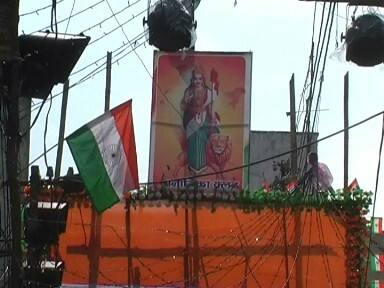 वाराणसी: उरी अटैक के चलते देशभक्ति के रंग में रंगी दुर्गा पूजा!