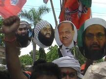 वाराणसी में जलाया गया आतंकवाद रूपी रावण!