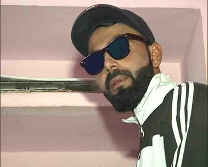 सबसे अजीब बात तो ये भी है कि कई दशहरा कमेटी के लोग प्रिंस को प्रोग्राम के उद्घाटन के लिए भी न्योता दे रहे हैं.