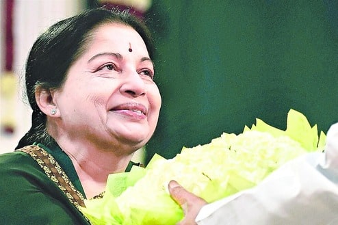 Jayalalitha: ஜெ... சும்மா பேர கேட்டாலே அதிருதுல்ல.. இரும்பு பெண்மணியின் பிளாஷ்பேக் இதோ