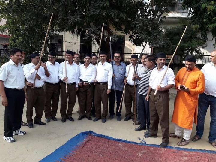 उन्होंने आगे बताया कि आरएसएस की स्थापना दिवस 1925 में विजया दशमी के दिन नागपुर में मोहिते के बाड़ा नमक जगह पर आरएसएस संस्थापक हेडगेवार ने की थी. ये संस्था की 91वीं वर्षगांठ है.