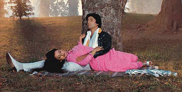 16. 1983 में फिल्म कुली के दौरन हुए हादसे के बाद जब अमिताभ अस्पताल में मौत से जूझ रहे थे तब रेखा को उनसे मिलने नहीं दिया गया. कहते हैं इस घटना के बाद से ही रेखा और अमिताभ के अफ़ेयर पर ब्रेक लग गए. 