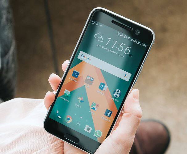 HTC 10 को कंपनी ने इस साल मई महीने में 52,990 रुपये की कीमत के साथ लॉन्च किया था जो अब 47,990 रुपये में उपलब्ध है. यानी 5000 रुपये की बड़ी कटौती की गई है.