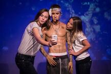 मैडम तुसाद म्यूजियम में नजर आए शर्टलैस Unveiled Wax फिगर वाले जस्टिन बीबर