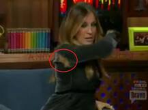 OMG! लाइव टीवी के दौरान इस हीरोइन की ड्रेस फट गई, उसके बाद हीरोइन ने जो किया वो... 