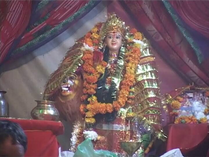 चांद नगर हिन्दू और मुस्लिम की बराबर आबादी वाला क्षेत्र है. नवरात्रों में होने वाले दुर्गा माता कार्यक्रम का आयोजन यहां के हिन्दू और मुस्लिम मिल कर करते हैं.