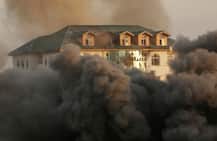 तस्वीरों में देखें पंपोर में 24 घंटे से जारी एनकाउंटर, बिल्डिंग में छिपे 2 से 3 आतंकी