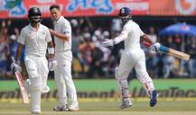 RECORD: वकार को पछाड़ अश्विन के नाम दर्ज हुआ नया कीर्तिमान