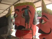 वाराणसी: पिछले 60 सालों से यहां मुस्लिम परिवार के लोग बनाते हैं रावण का पुतला