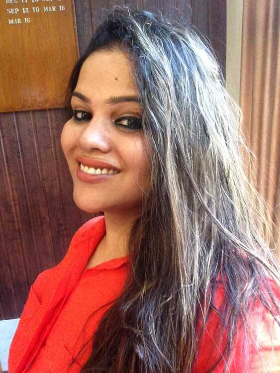 मंदिरा चौहान, पेशे से मंदिरा एक रेडियो जॉकी हैं. इन्हें पार्टीयां और लॉन्ग ट्रिप पर जाना बेहद पसंद है.