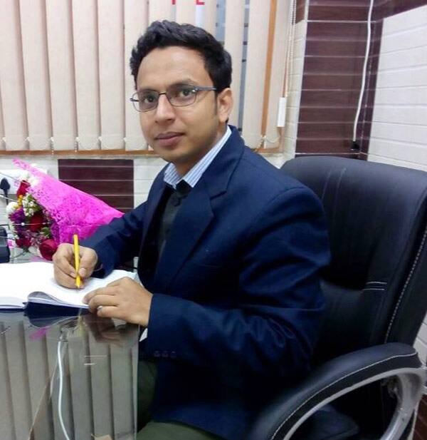 26 साल के नवीन प्रकाश बिहार से ताल्लुक रखते हैं. नवीन पेशे से टीचर हैं और इन्हें किताबें पढ़ना और गाने सुनना बेहद पसंद है.