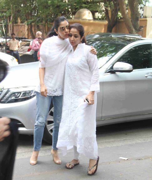 शिल्पा शेट्टी के पिता के अंतिम संस्कार में कई दिग्गज बॉलीवुड हस्तियां पहुंची थीं.